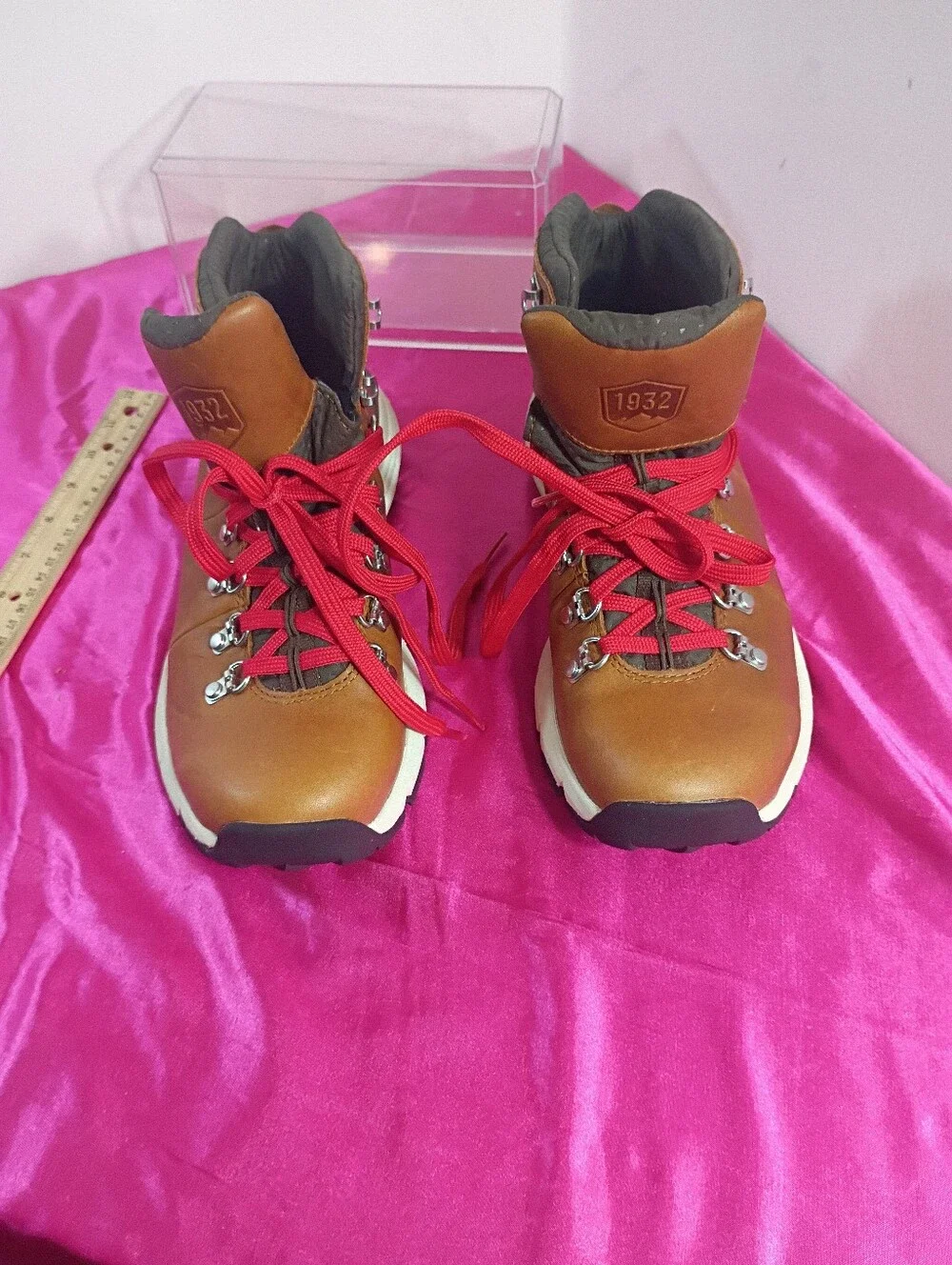 Danner Mountain 600 Women’s Size 8 Brown Leather Waterproof Hiking Boots Vibram.